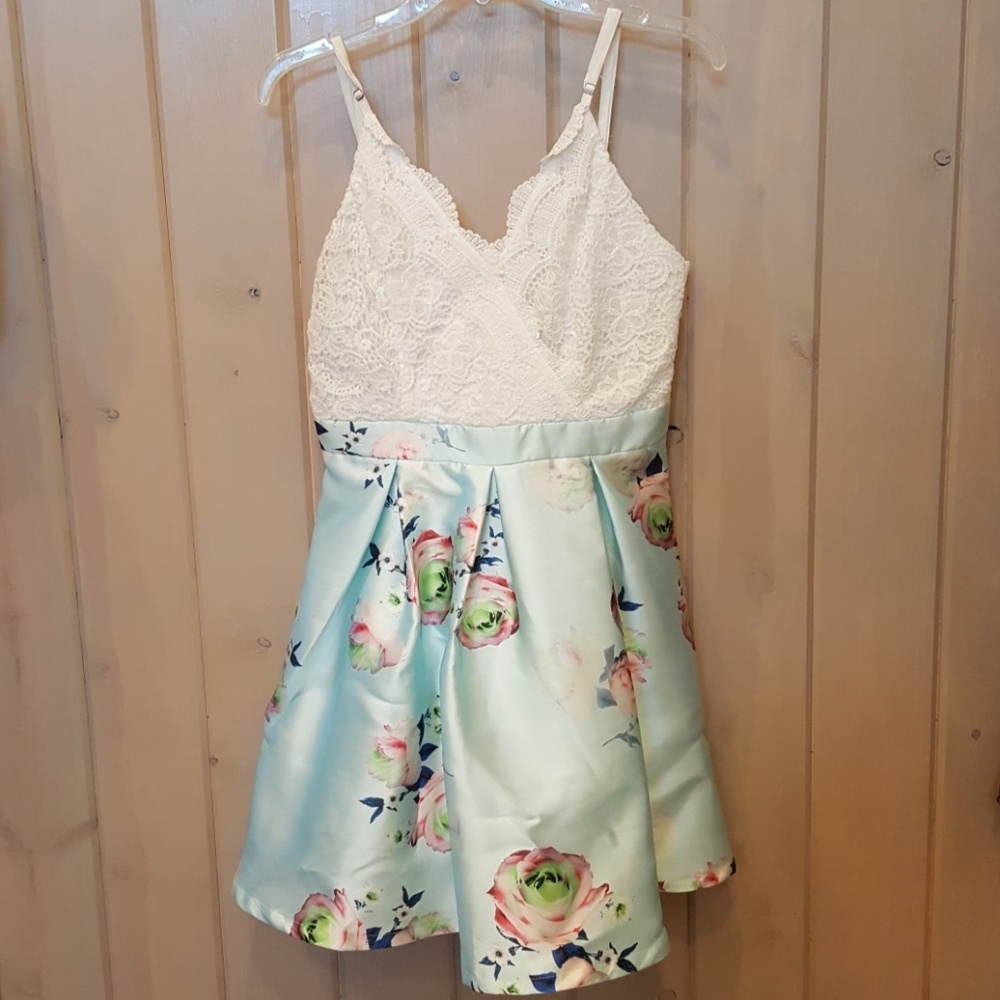 Beautiful floral & lace dress. Make an offer!